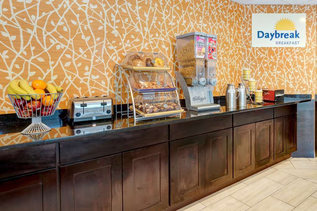 Days Inn By Wyndham Woodbury Long Island Einrichtungen foto